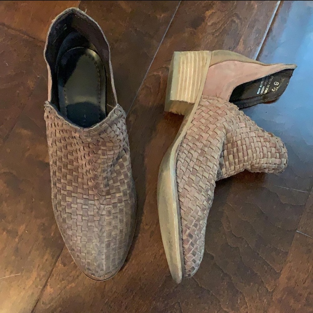 Volatile booties
